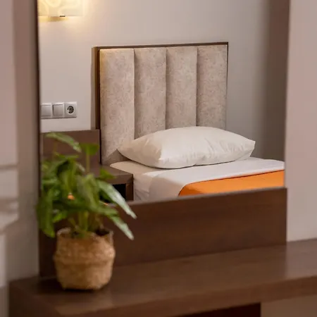 Epavlis Eleftheriadi * Paralía