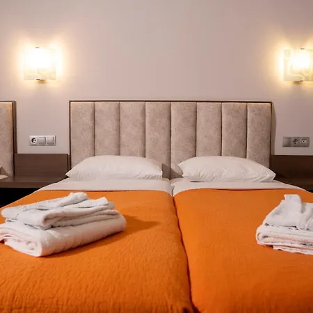 Epavlis Eleftheriadi * Paralía