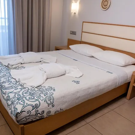 Hotel Epavlis *