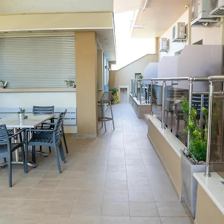 Epavlis Eleftheriadi * Paralía