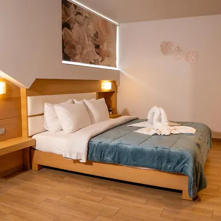 Epavlis Eleftheriadi * Paralía