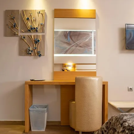 Epavlis Eleftheriadi מלון *