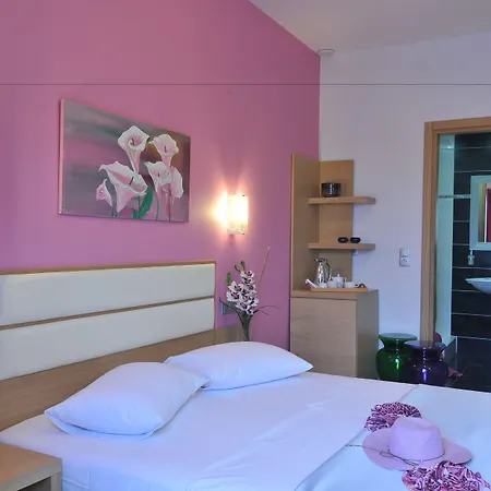 Epavlis Eleftheriadi * Paralía