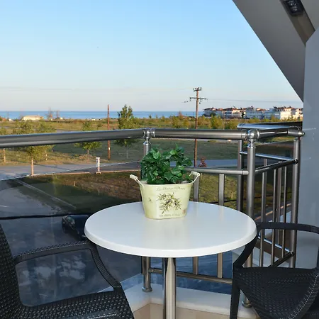 Epavlis Eleftheriadi * Paralía