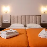 Epavlis Eleftheriadi * Paralía