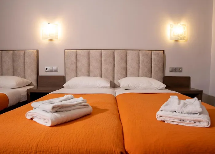 Epavlis Eleftheriadi * Paralía