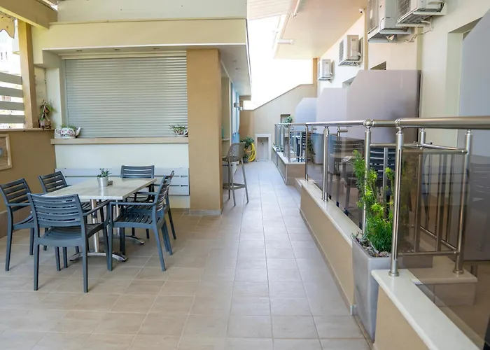 Epavlis Eleftheriadi * Paralía