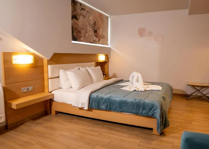 Epavlis Eleftheriadi * Paralía