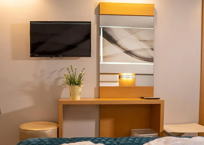 Epavlis Eleftheriadi * Paralía